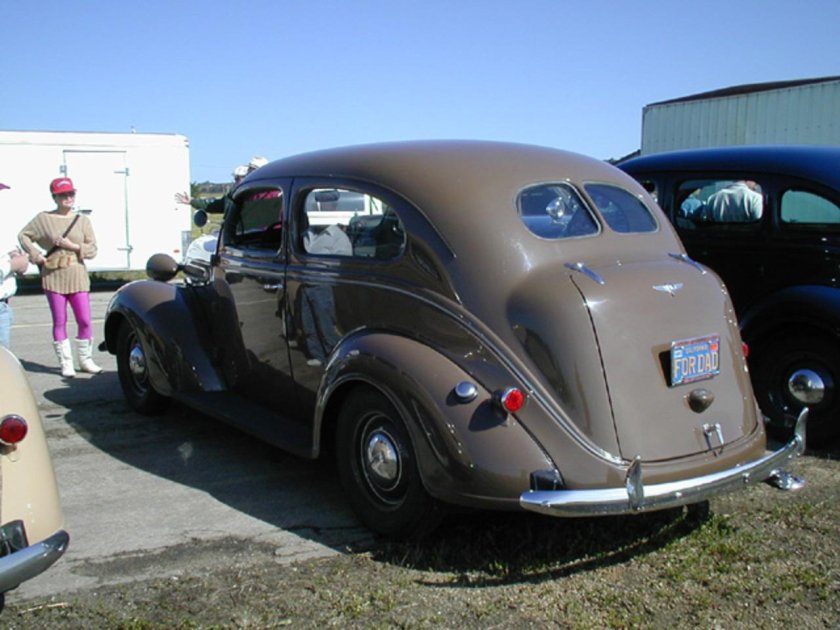 Plymouth sedan 1937