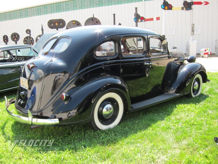 Plymouth 1937