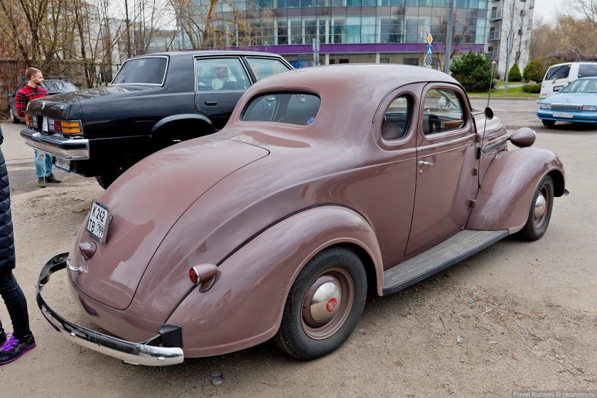 Plymouth 1937
