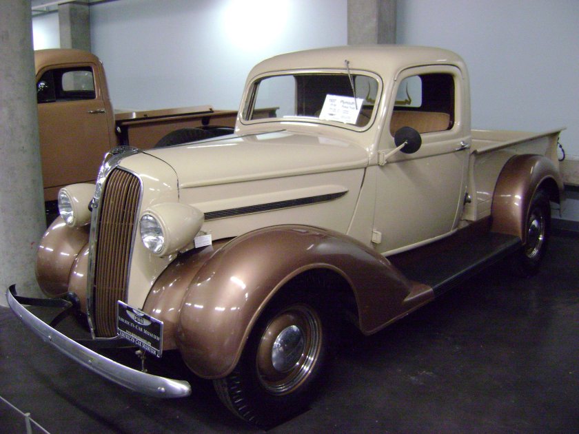 Plymouth 1937