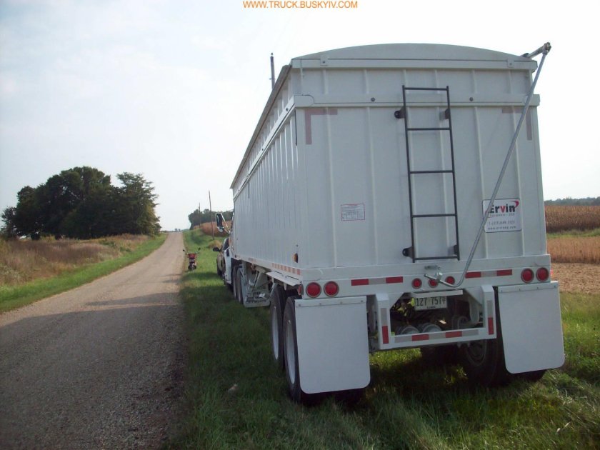 Полуприцеп зерновоз с нижней разгрузкой