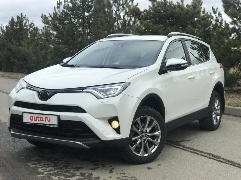 Toyota rav4 белая