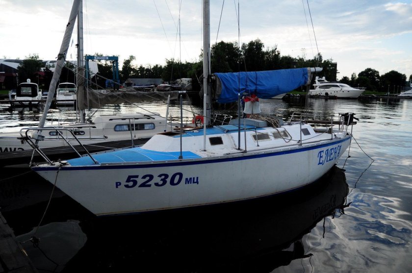 Яхта полутонник