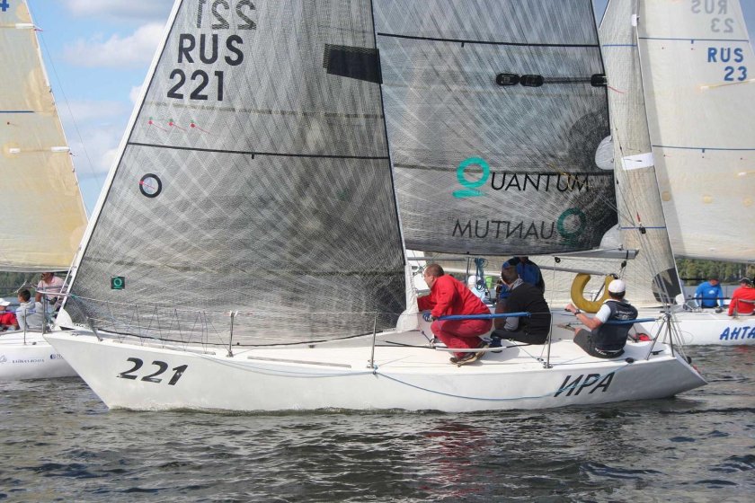 Яхта Конрад 25