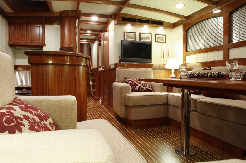 Моторные яхты Конрад Классик 68