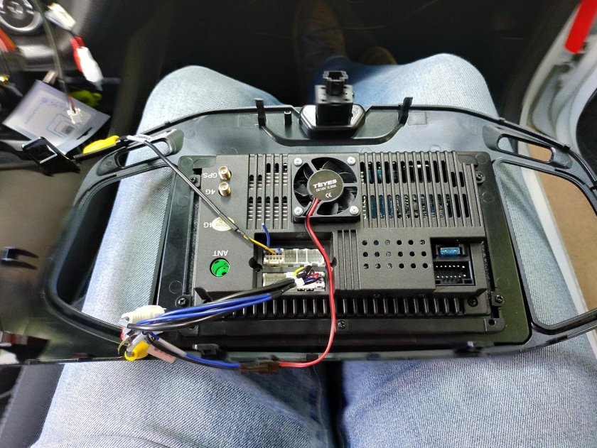 Магнитола Teyes SPRO