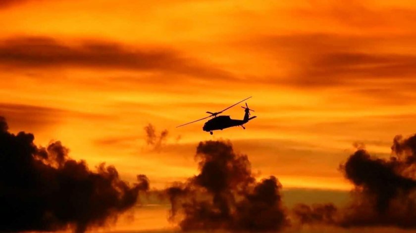 Вертолет в небе