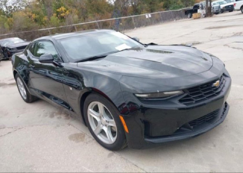 Шевроле Камаро 2023 черная