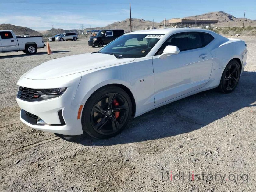 White Шевроле Камаро 2023