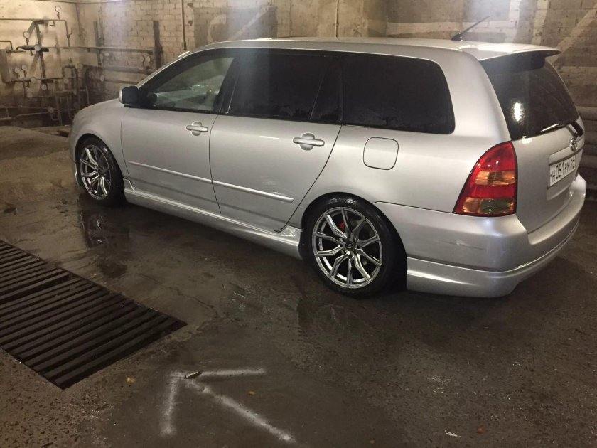 Toyota Fielder 2005 r17