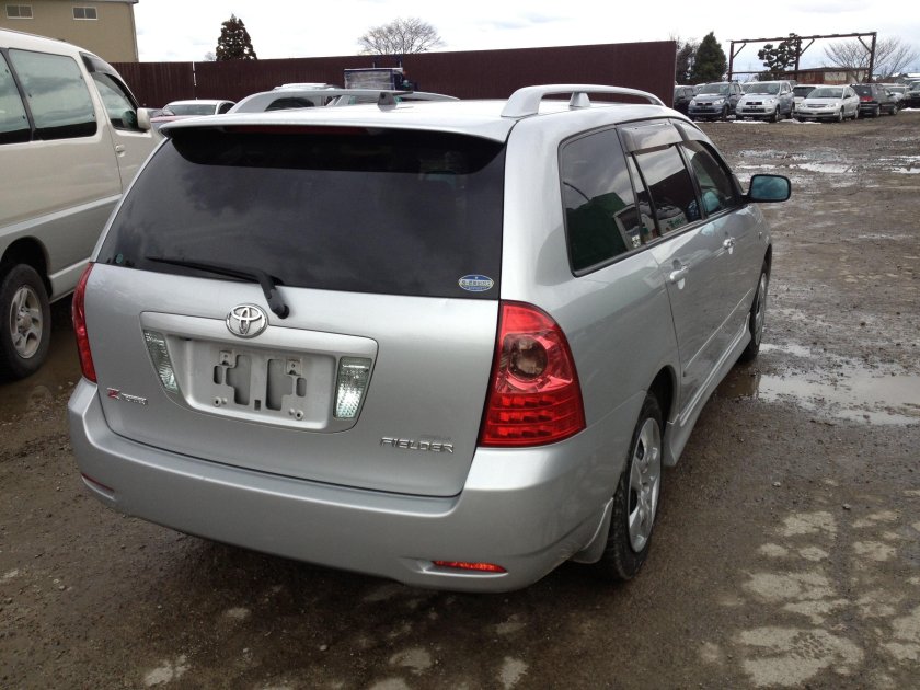 Toyota Fielder 2004