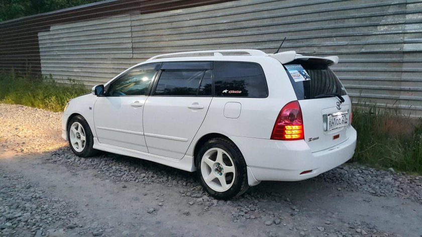 Toyota Corolla Fielder 2004