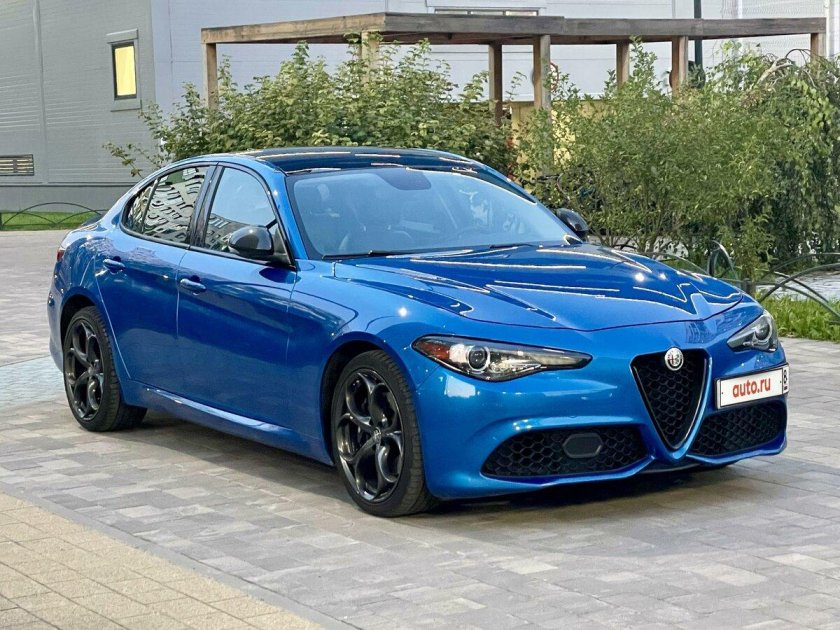 Alfa romeo giulia синяя