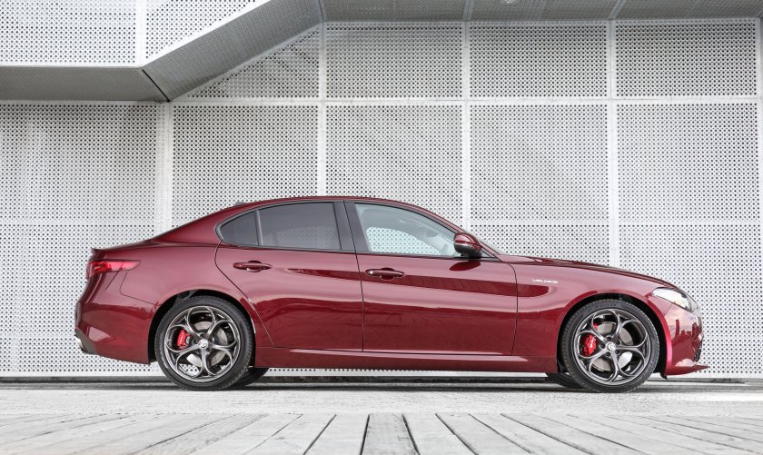 Alfa Romeo Giulia сбоку