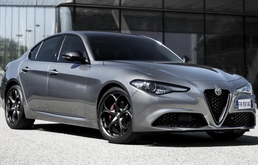 Alfa Romeo Giulia серая
