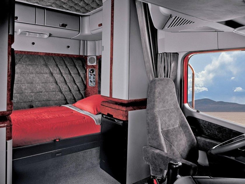 Фредлайнер Коронадо салон