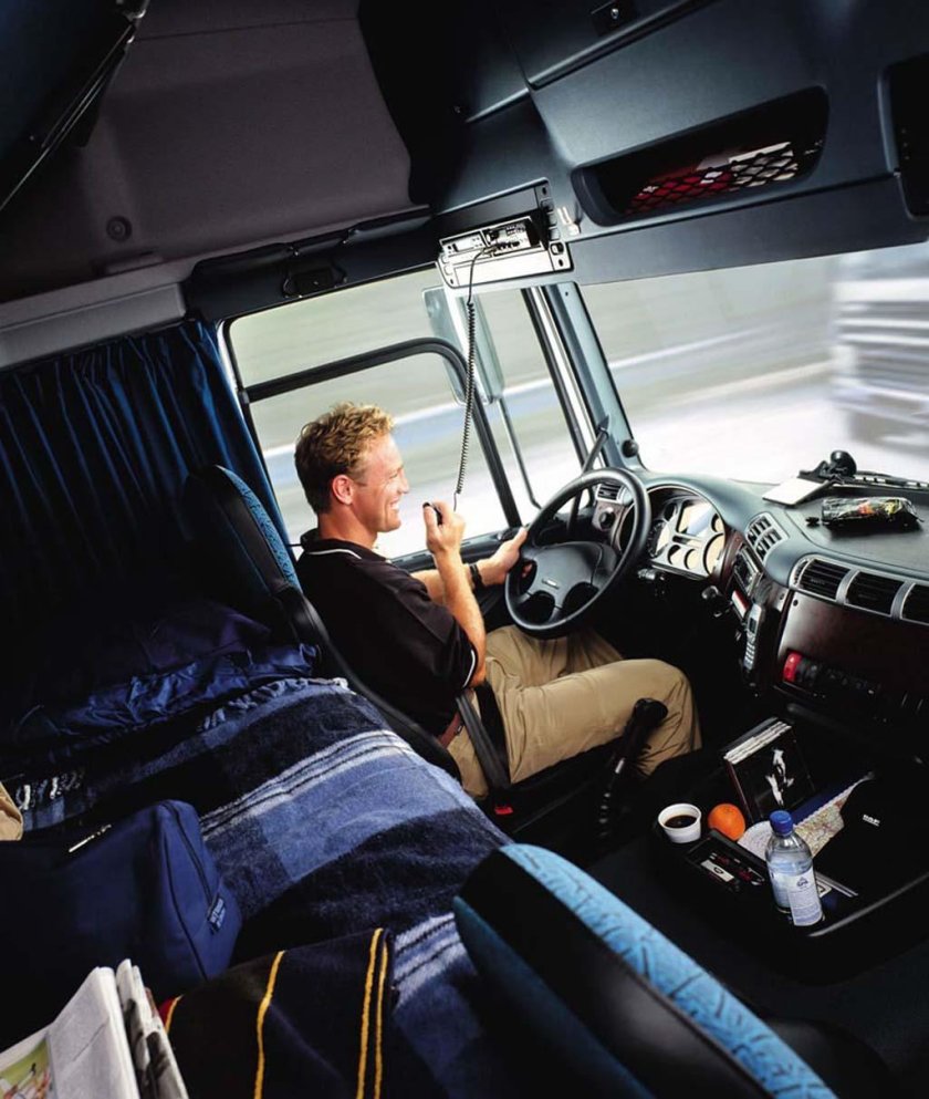 Скания - салон кабины дальнобойщика.