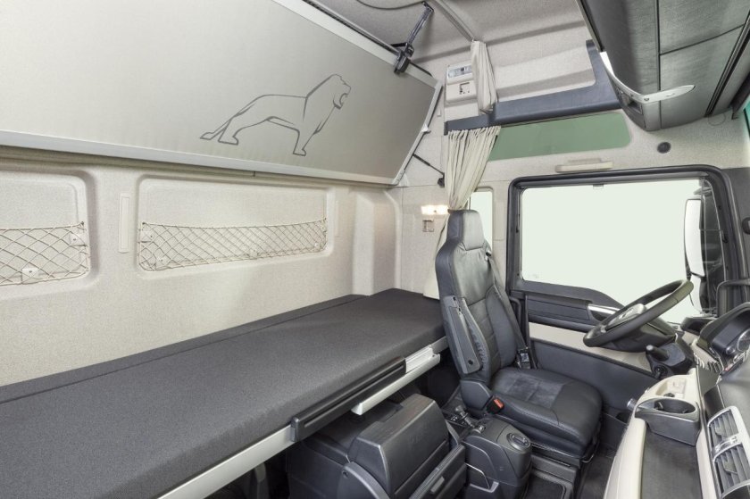 Man TGA 440 кабина изнутри