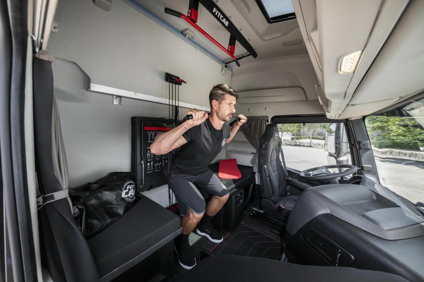 Volvo VNL 860 Interior