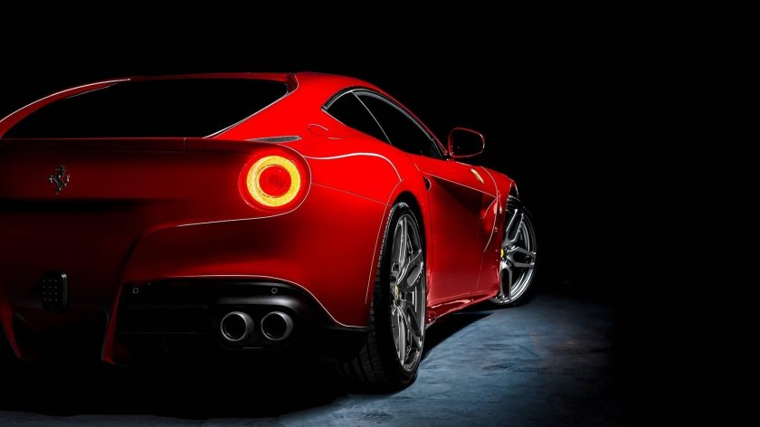 Ferrari f12 Berlinetta красная