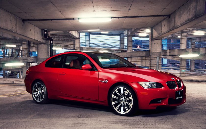 BMW 3 красная