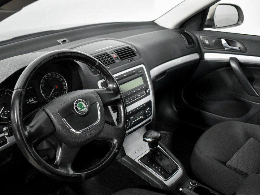 Skoda octavia dsg7 1.8 amt (152 л.с.) 2012 года выпуска