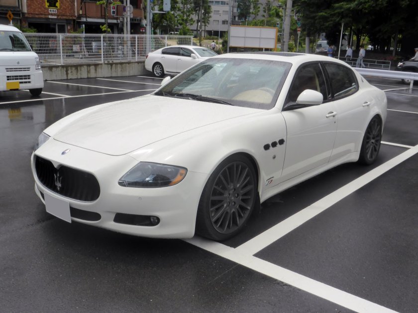 Мазерати Кватропорте белая