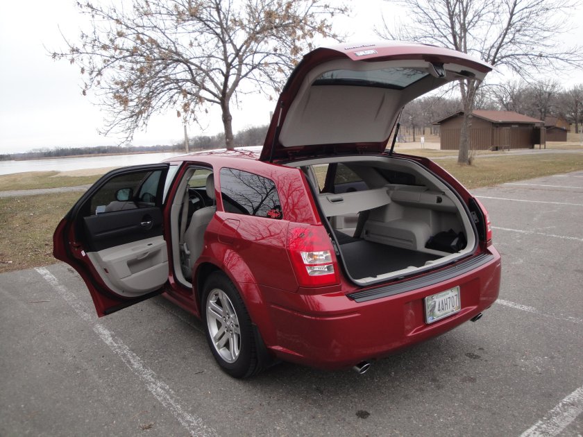 Додж Магнум багажник