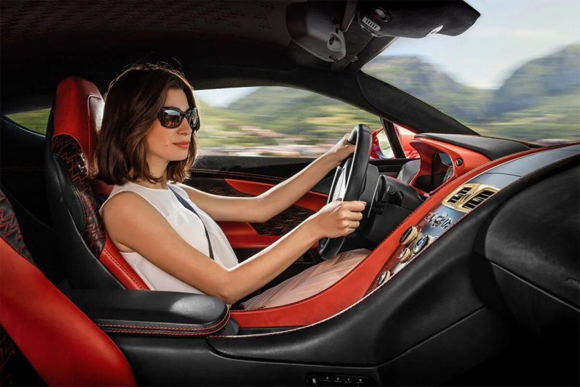 Женщина в автомобиле