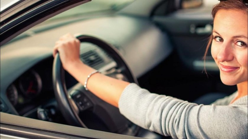 Женщина за рулем