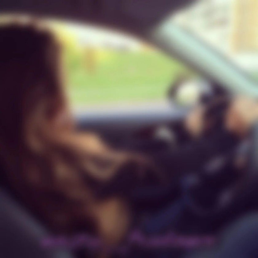 Девушка в машине