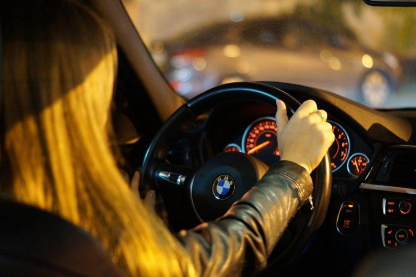 За рулем БМВ