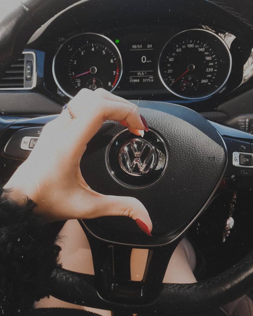 Девушка за рулем фотьц