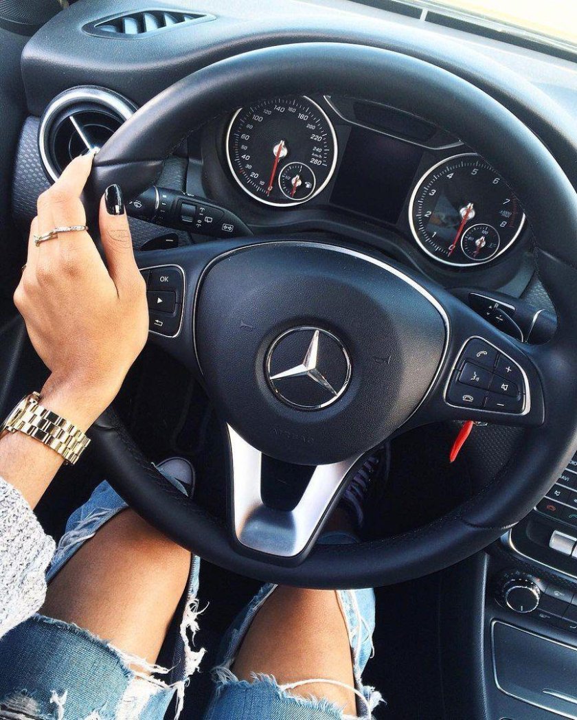 За рулем Мерседеса
