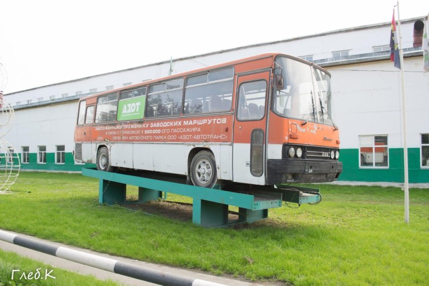 Ikarus 256 памятник