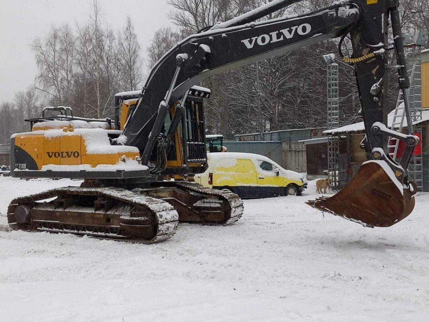 Экскаватор гусеничный volvo ec240blc