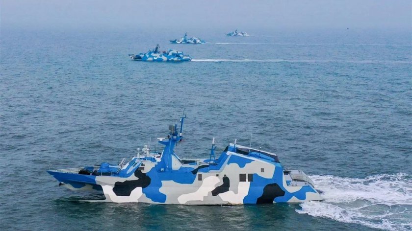 Ракетные катера-катамараны китая «тип 022»