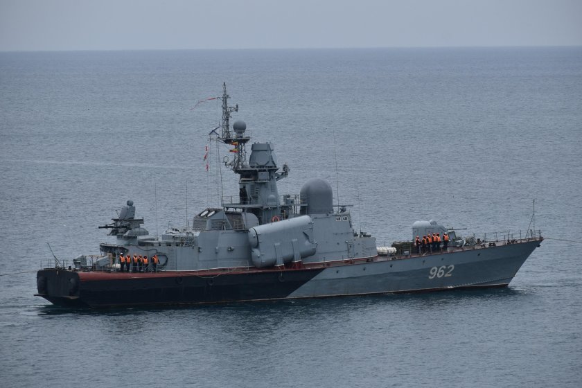 Ракетный катер молния 12411