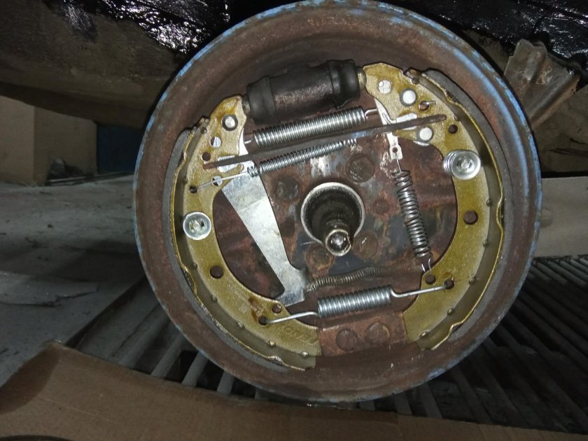 Задние тормозные колодки Ауди 80