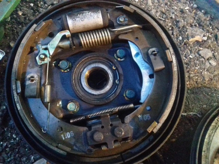 Хонда HR-V 1999 задние барабаны колодки тормозные