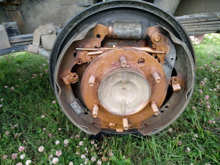 Toyota Hilux 1997 задние барабанные тормоза