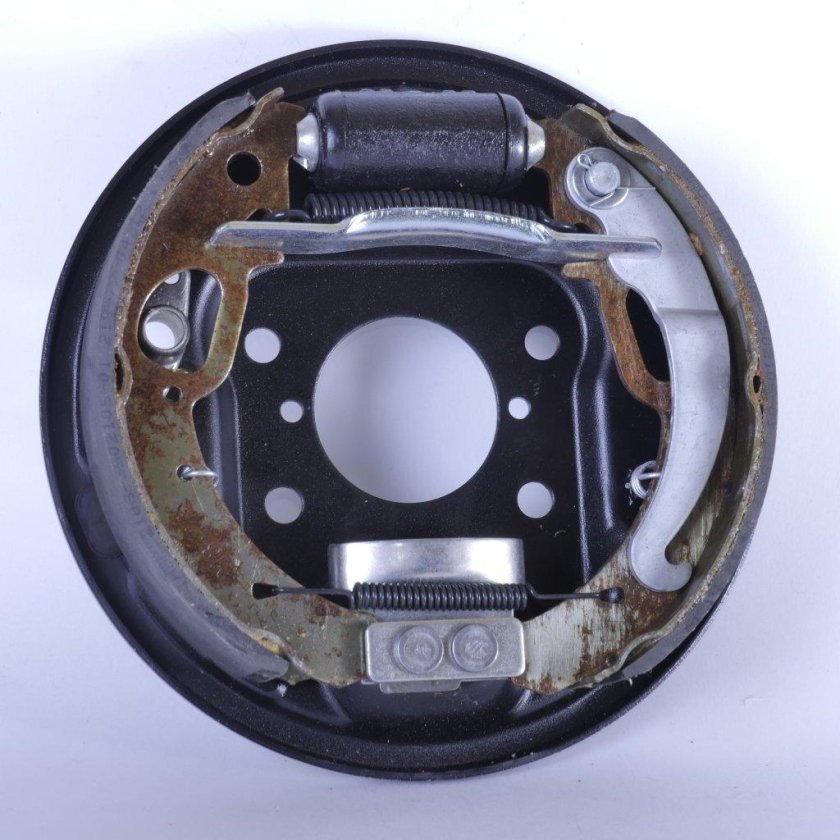 Задний тормозной щит ВАЗ 2101