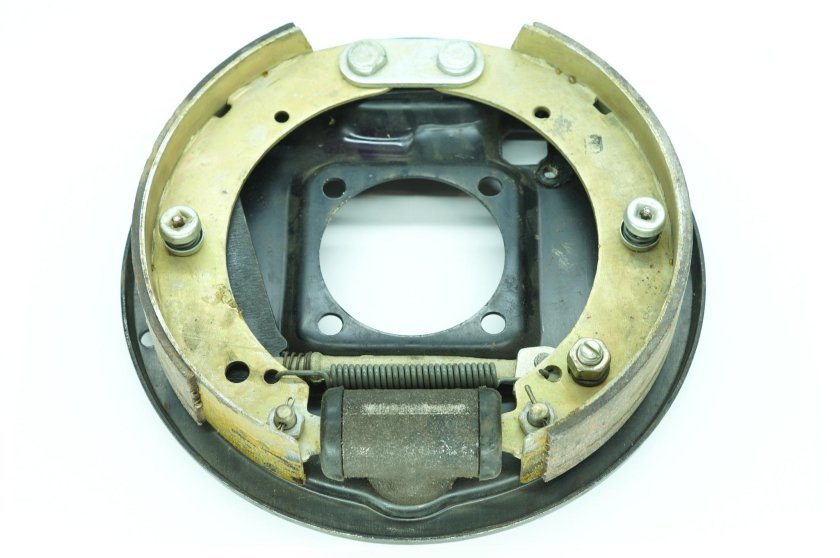 Задний тормозной щит ГАЗ-3110