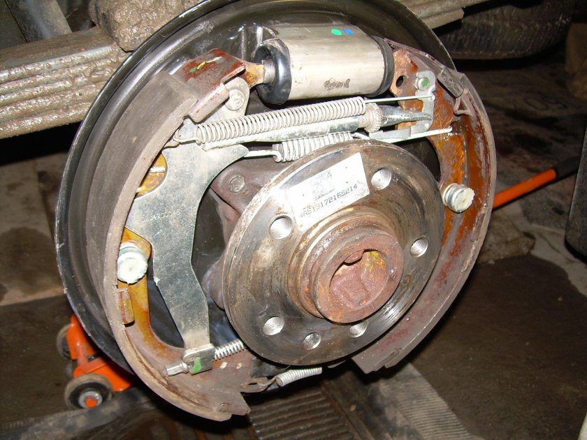 Задние барабанные тормоза Амарок
