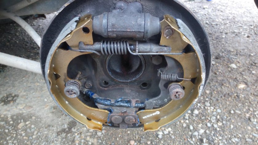 Задние тормоза Тойота Королла 120