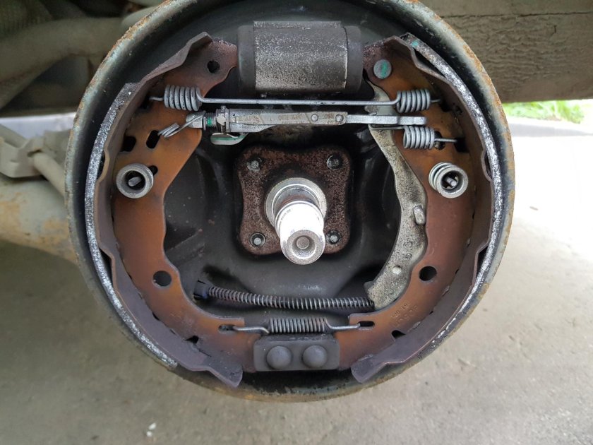 Задние тормоза Рено Логан 1.4