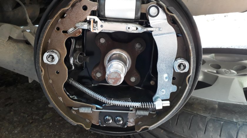 Задние тормоза Лада Ларгус барабанные