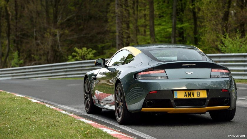 Астон Мартин v8 Vantage 2015