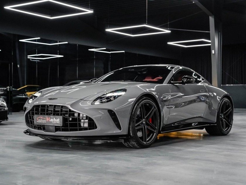 Автомобиль aston martin