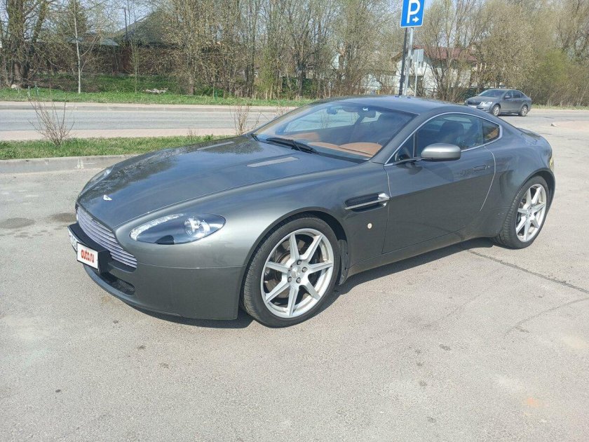Aston Martin v8 Vantage III